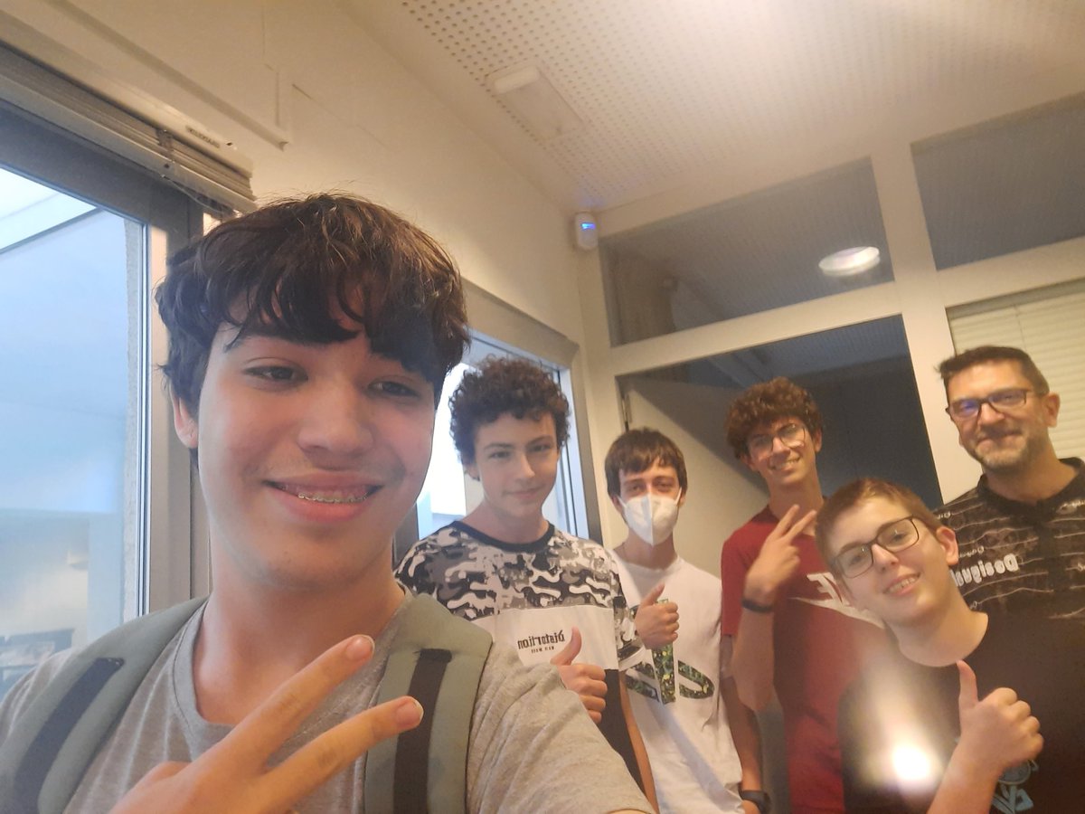 ParraPorro12's tweet photo. El último día de la #UnityGang 😭😭😭 Gracias chavales ha sido un año maravilloso 😭😭😭 https://t.co/G5n8aoYbAi