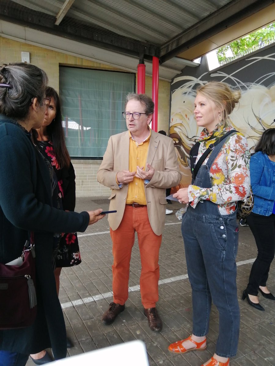 MargauxDeletre's tweet photo. Au collège Arthur Rimbaud pour le vernissage de l’expo Des animaux & des Hommes & la découverte de l’impressionnante fresque de 40m réalisée par les élèves de 6eC avec l’artiste Horor dans le cadre du #PAC80 Un projet multipartenarial @Somme_fr #CURB @Samara_Parc @Inrap @AcAmiens https://t.co/IlWtpKsuqB