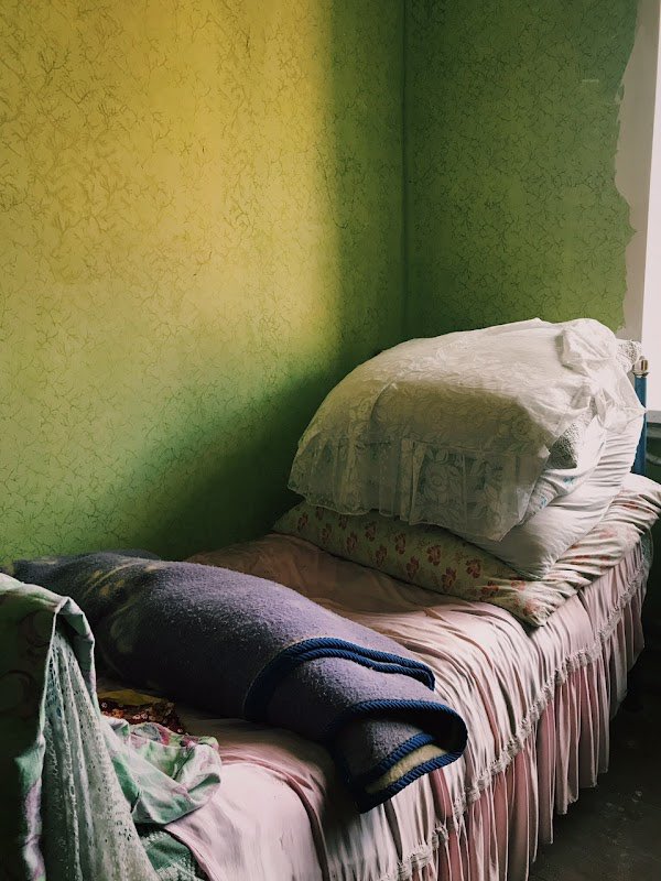 sashaagv_art's tweet photo. What does «home» means to you?
And does it exist outside your homeland?

Mood in photos from MYPH Vol. 1 collection (curated by @melnitchenkosv)

1 — @yuliana_yul1 
2 — @Nastia__Zhuk 
3 — @dzevitskaya 
4 — @NikaRakhmanova 

More: https://t.co/8cjknVt57W https://t.co/ZeWrEDtPRR