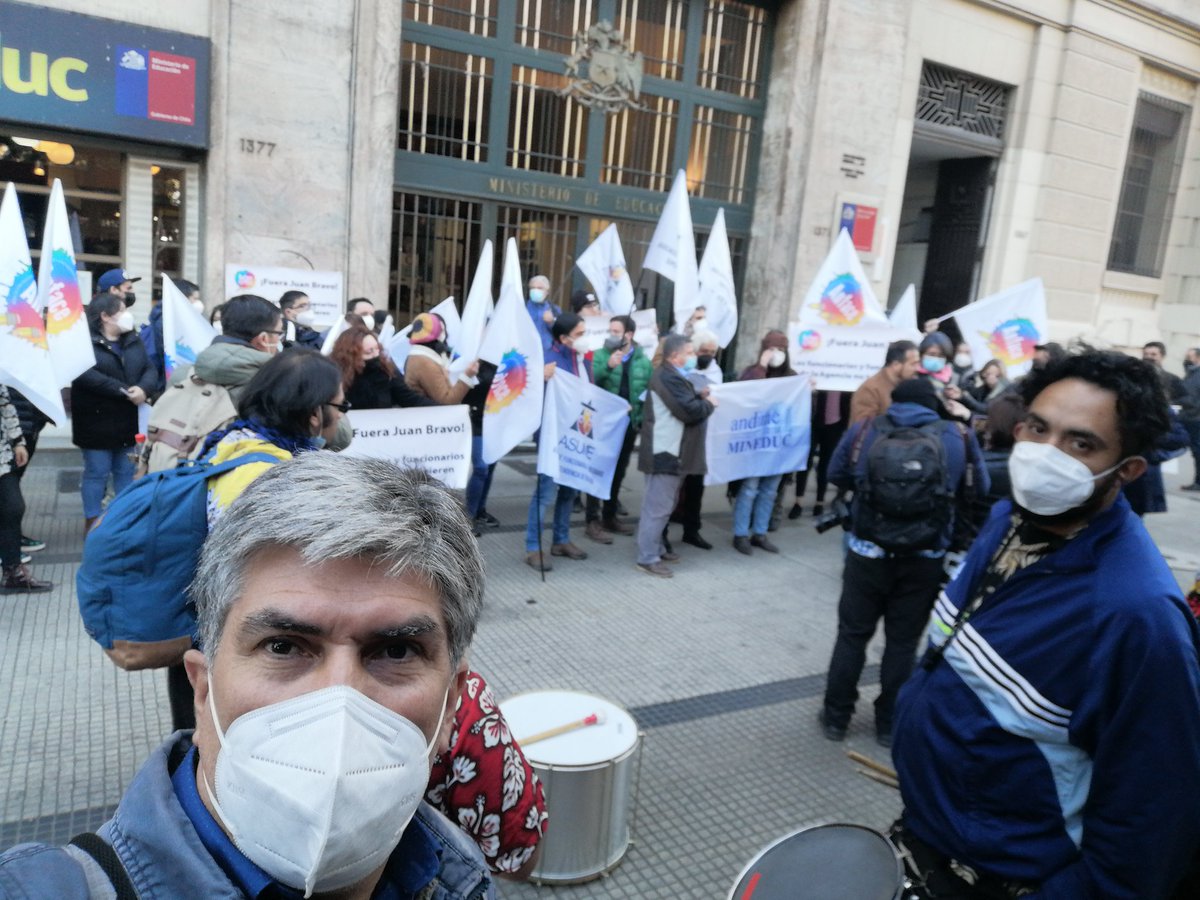 ANFDGAC's tweet image. Presidente Nacional @ANFDGAC @villarroel_ri, participa en apoyo Compañerxs de Agencia de la Calidad @Anface2017. Se hace entrega de carta solicitando la salida de SE subrogante, carta fue entregada al individuo en cuestión y  al jefe de gabinete ministerial. #TrabajoDecente