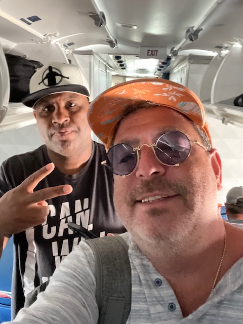 DSilvs4's tweet photo. @Ericthomasbtc ET--Thanks for showing me love this morning on the DET flight!  U are the real deal. I'm going thru some tough times right now and just meeting you this morning got my motivational juices going again...sign from GOD!  What a freaking omen this morning! Thx - Darren https://t.co/59dcvUlEVO