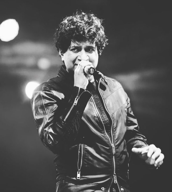 Priyom20's tweet photo. Rest in peace KK. 🌸 Thank you for all the beautiful songs you gave us! Your legacy will cherish forever! ❤

#KK #rip #singerlife https://t.co/a4dFqowZSs