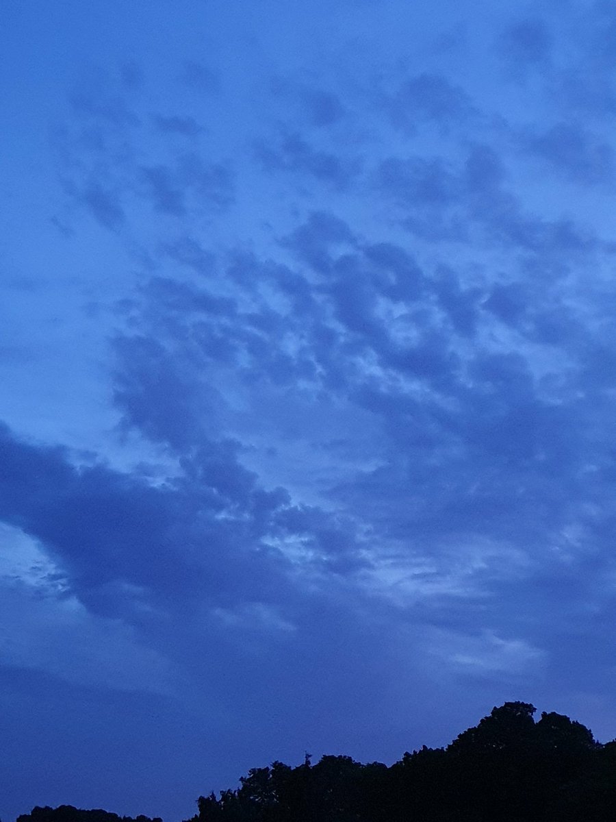 theemjero's tweet photo. Clouds https://t.co/2hhWI14ijo