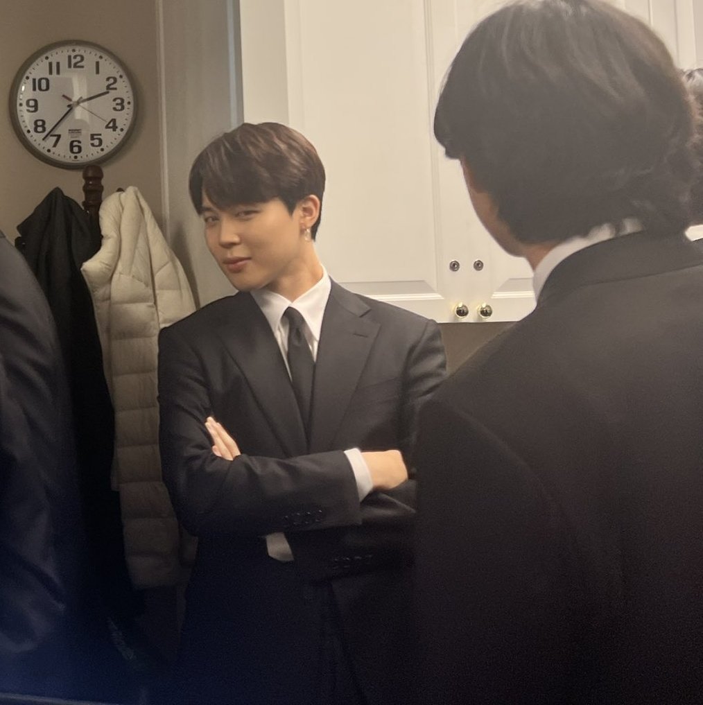 jmindisease's tweet photo. PARK JIMIN AYUDAAAAAA  😭😭😭😭 APARECIÓ https://t.co/LohLPHeDFB