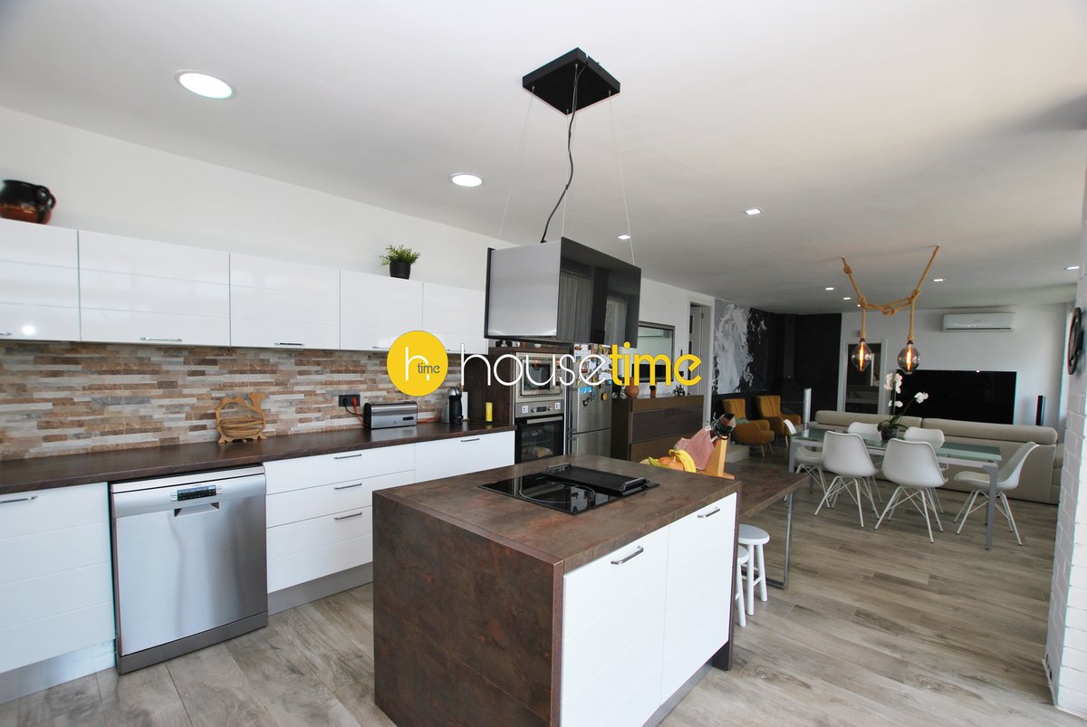 housetimeInmo's tweet photo. Espectacular casa 4 vientos con gran terreno, jardín y piscina. Dispone de garaje con capacidad de 2 vehículos😍
https://t.co/CgfI3pygaj
✔4 dormitorios
✔2 baños
✔Balcón+terraza
✔Aire acondicionado
✔Calefacción
🏡https://t.co/tJcky6Tu0A 📞930111954
#Housetime #SCebriàVallalta https://t.co/CUHK7Gu8fB