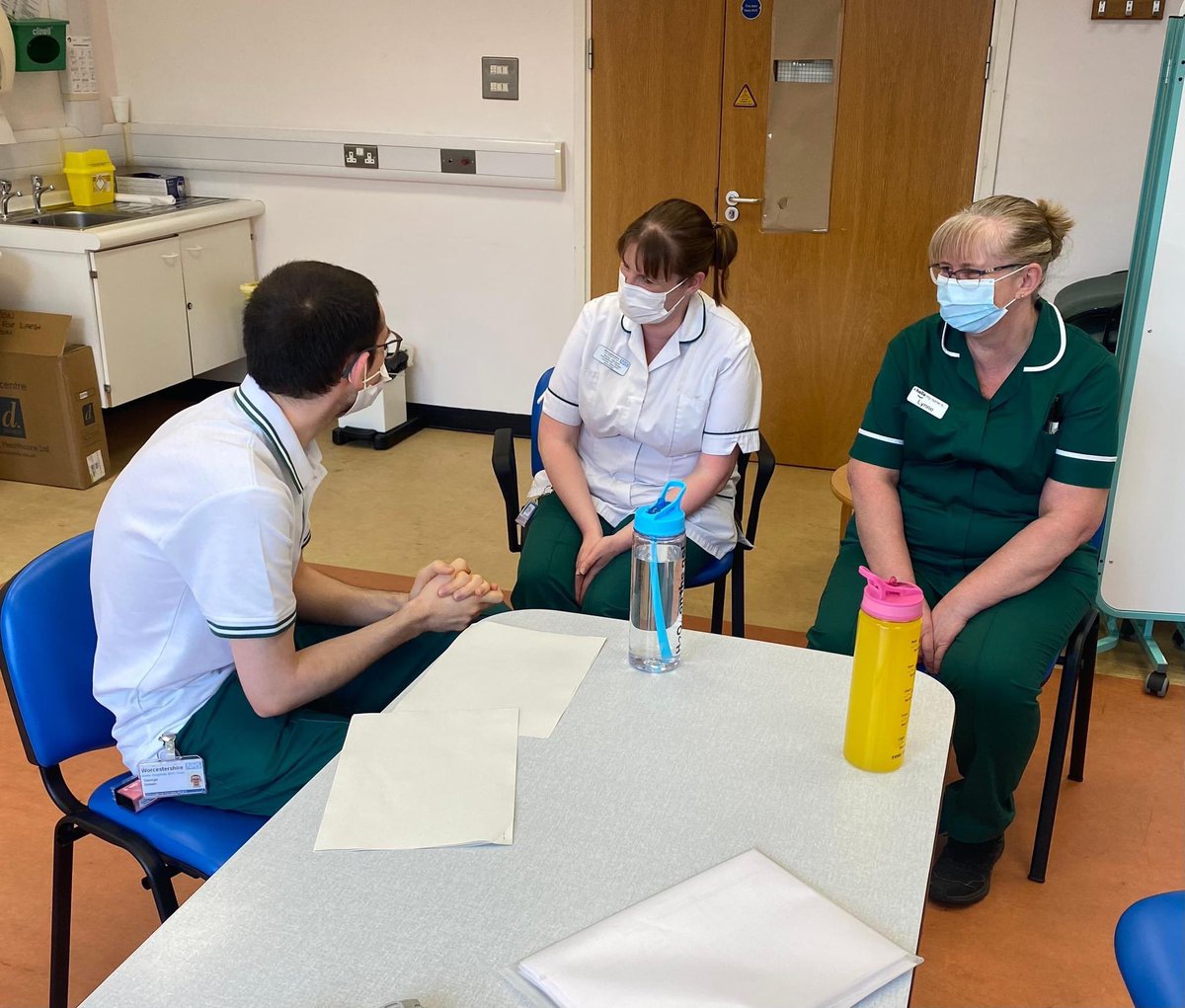 WAHT_OT's tweet photo. 💚🧠 Today we will be following the day of an OT on the Acute Stroke Unit. Our day will start off by meeting together as a team and planning our priorities for the day to ensure we follow Royal College Of Physicians stroke guidelines 🧠💚🧵#StrokeOT #SSNAP #WorkingTogether https://t.co/8lsV6sp5Dp