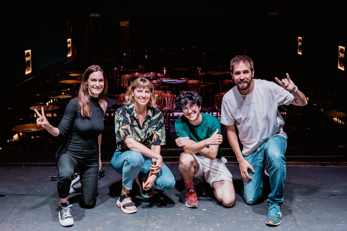 comedygoldbcn's tweet photo. Doncs l'últim Comedy Gold Show va comptar amb aquests 4. Com sempre ens agrada robar el protagonisme al públic.

🎉 Aquest diumenge Final de Temporada del Bumping Mics. 
➡️ Aconsegueix la teva entrada a https://t.co/yr1yJnI7mh https://t.co/4eNvx7sejz