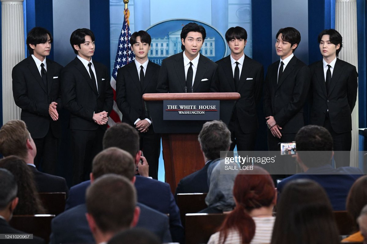 BTSdailyinfo's tweet photo. [PHOTOS] 220601 @BTS_twt 

Press Briefing by Press Secretary Karine Jean-Pierre Featuring BTS - (1/2)

#BTS #방탄소년단 https://t.co/Qs56DXbvNl