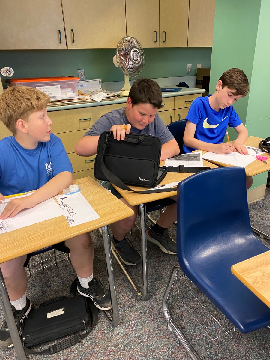 Logan_H_AMS's tweet photo. Mrs.Riedels 7th hour sketch it out  they were mirroring  portraits @Leo_L_AMS #BAMSCE  #TrentonTuesday #Yes2TPS #BAMSKnights https://t.co/6Wqoc7SH2P