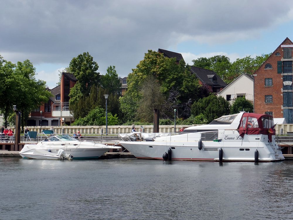 Olaf_HB's tweet photo. es gab außer den #pappbooten am sa. bei der #pappbootregatta im #vegesacker #hafen auch noch einige andere interessante #boote zu sehen... :-) https://t.co/qwv2mONufl