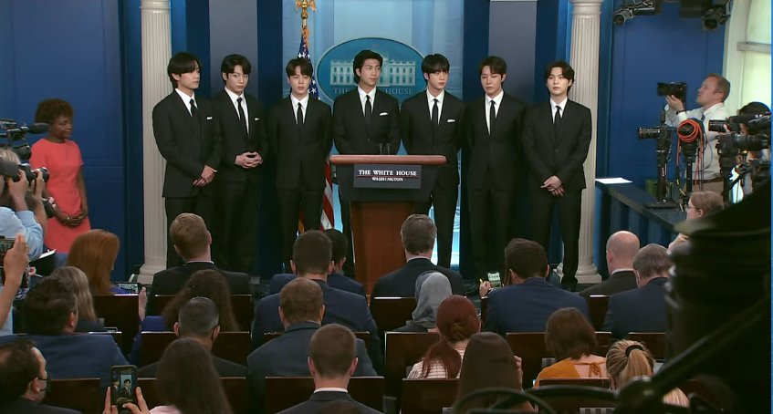 BTS_UPDATES_GER's tweet photo. SO PROUD OF YOU @BTS_twt #BTSatTheWhiteHouse https://t.co/8BizQpjWyW