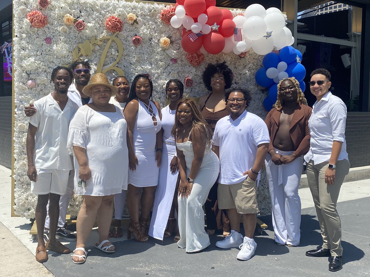 amazing_nell's tweet photo. Big Thanks to all the people who showed up for my birthday! It really meant a lot to see all of y’all in one place!! My heart couldn’t be happier https://t.co/NPNf9ofKQf