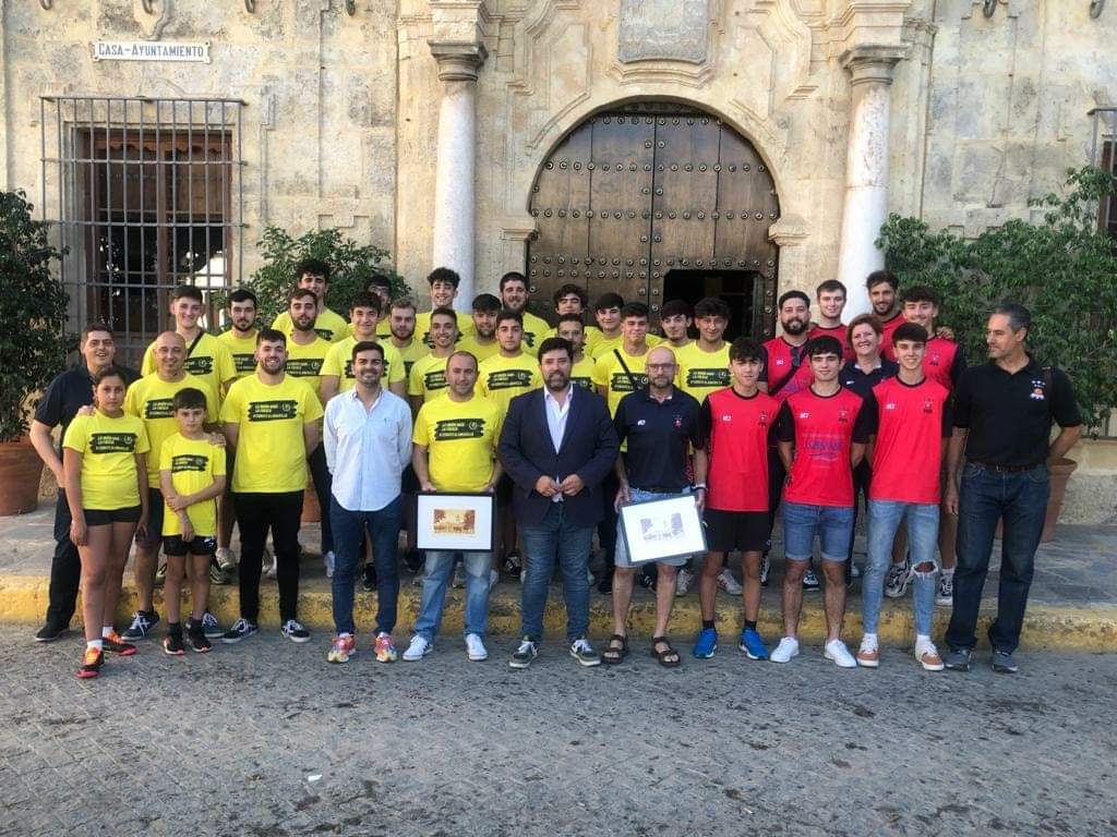 aytoloradelrio's tweet photo. ➡️ El alcalde @antonioenamorao y el concejal @florenpiro han presidido hoy martes y en la Antesala de los Alcaldes, la recepción oficial al @lorabasket por su ascenso a 1ª Provincial de Baloncesto, y al @cbmlauro por su ascenso a 2ª Nacional de Balonmano.

#LdResDeporte https://t.co/2Dwt2IAue3