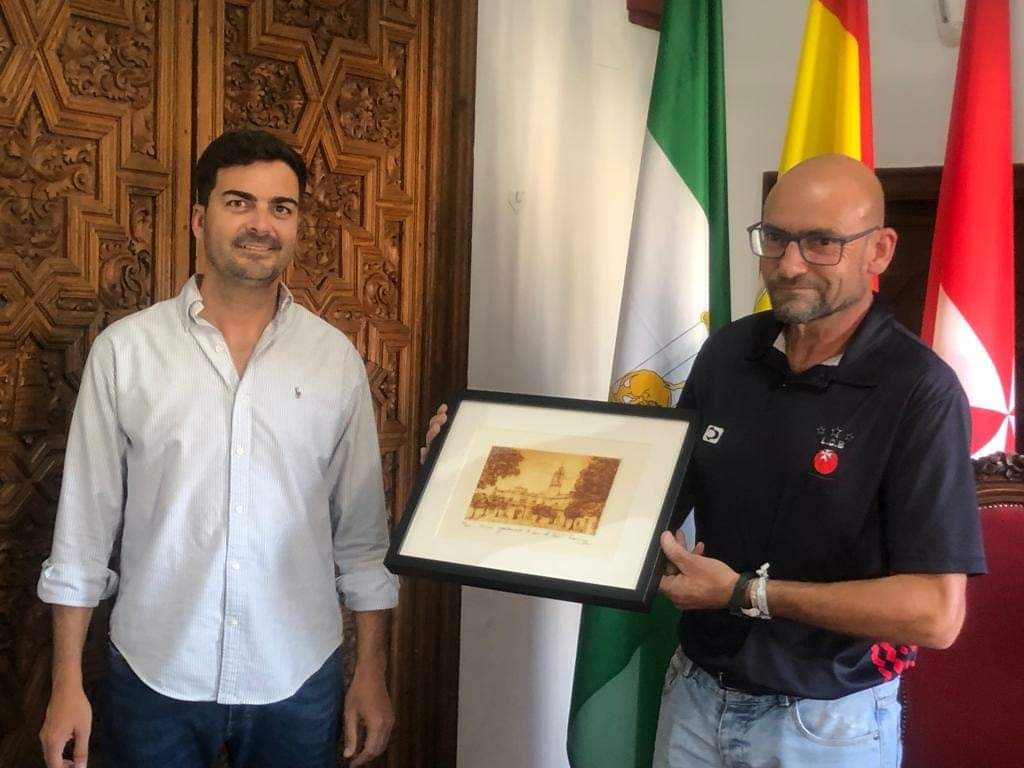 aytoloradelrio's tweet photo. ➡️ El alcalde @antonioenamorao y el concejal @florenpiro han presidido hoy martes y en la Antesala de los Alcaldes, la recepción oficial al @lorabasket por su ascenso a 1ª Provincial de Baloncesto, y al @cbmlauro por su ascenso a 2ª Nacional de Balonmano.

#LdResDeporte https://t.co/2Dwt2IAue3