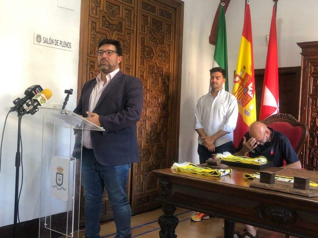 ➡️ El alcalde <a href="/antonioenamorao/">Antonio Enamorado</a> y el concejal <a href="/florenpiro/">jose manuel arancon</a> han presidido hoy martes y en la Antesala de los Alcaldes, la recepción oficial al <a href="/lorabasket/">Lora Club Baloncesto</a> por su ascenso a 1ª Provincial de Baloncesto, y al <a href="/cbmlauro/">wizz.eth 🧙‍♂️</a> por su ascenso a 2ª Nacional de Balonmano.

#LdResDeporte