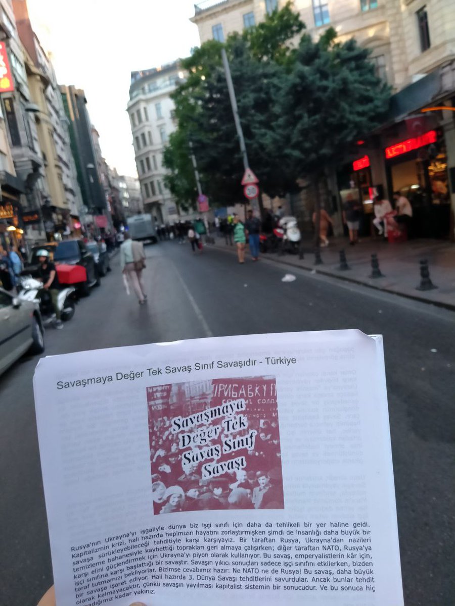 Bugün yoldaşlarımızla Taksim'de Savaşmaya Değer Tek Savaş Sınıf Savaşıdır dedik!
#Gezi9yasinda