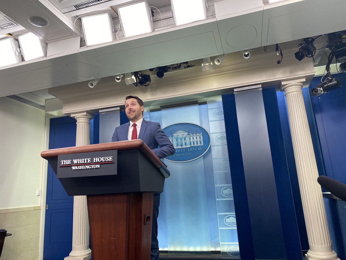 jeffmason1's tweet photo. “I get to go home and tell my kids that BTS opened for me,” White House economic adviser Brian Deese says. ⁦@bts_bighit⁩ https://t.co/vAdhCTGgkB