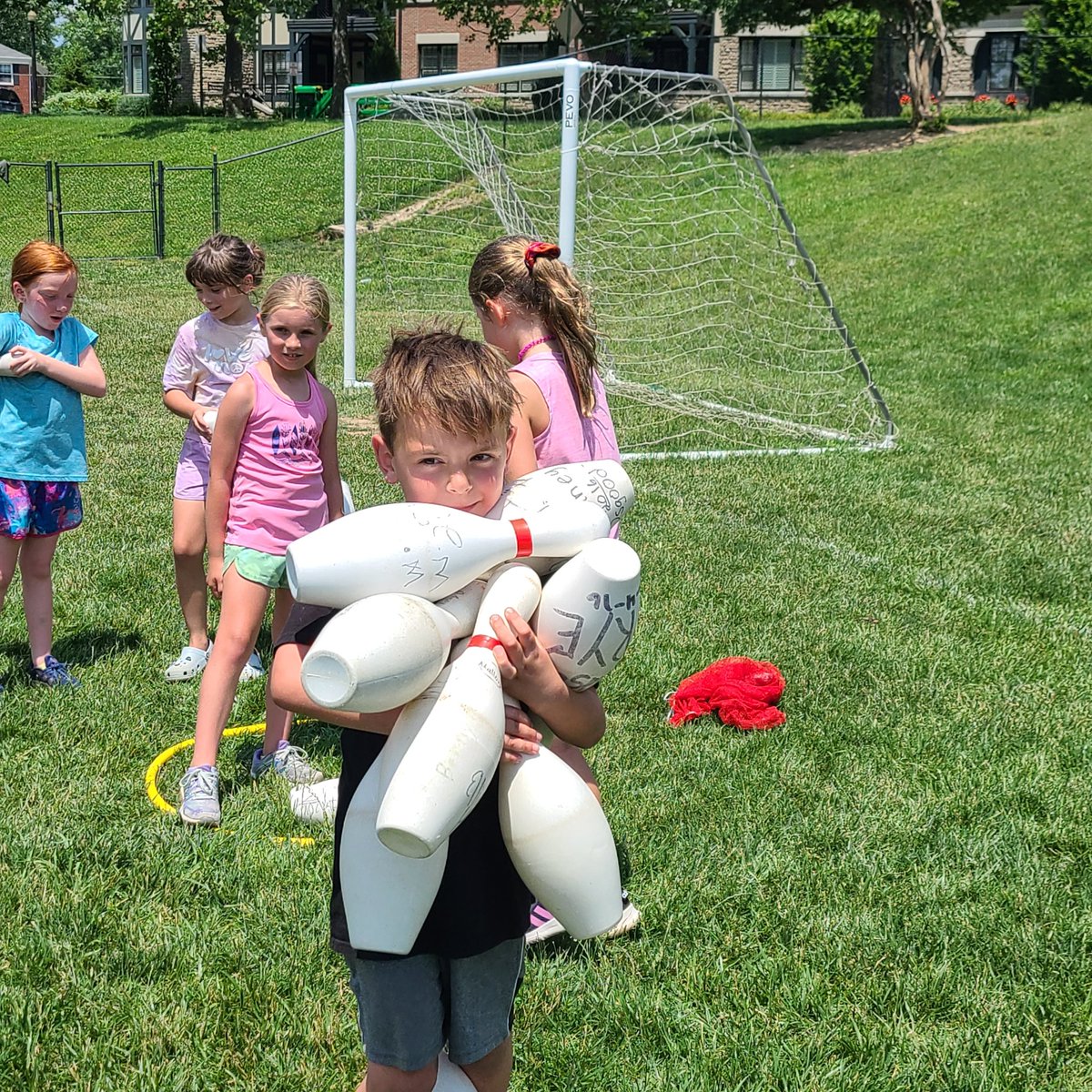 mariemontelem's tweet photo. Having Fun in the Sun at our ME Field Day! Thank you @coachhaney3 for organizing this great end of the year event! #FieldDay2022 #creatingexperience #MErainbow 🌈 https://t.co/7eoQdsler9