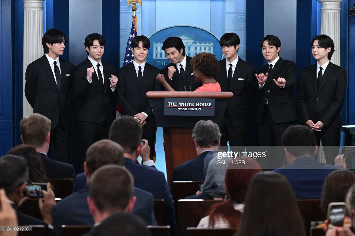 BTSdailyinfo's tweet photo. [PHOTOS] 220601 @BTS_twt 

Press Briefing by Press Secretary Karine Jean-Pierre Featuring BTS - (1/2)

#BTS #방탄소년단 https://t.co/Qs56DXbvNl
