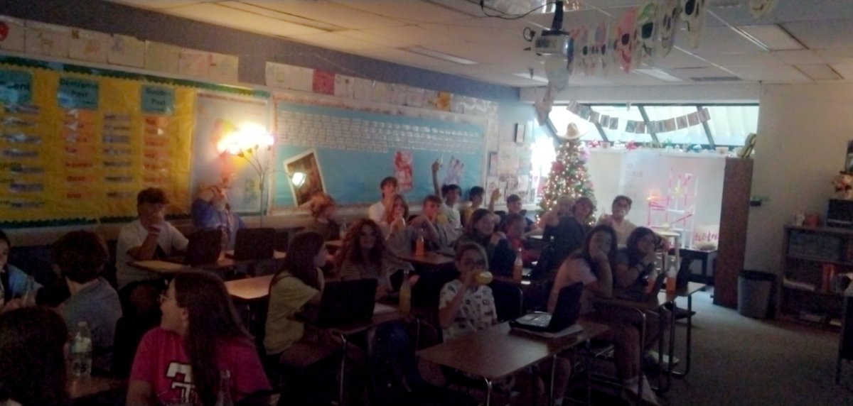 Corrine_L_AMS's tweet photo. This is Mrs Lockhart's for Spanish. They are studying for a exam and a mom donated pop. @hrlockhart12 @Philip_L_AMS #BAMSCE #TrentonTuesday #Yes2TPS #BAMSKnights https://t.co/RMiZcBmKqr