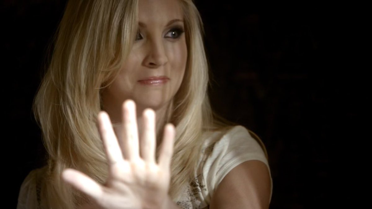 hqsteroline's tweet photo. — receiving gifts 
stefan gave caroline the most three important rings in her life and the snowglobe that is a symbol of their love and relationship https://t.co/8sRoKGAUky