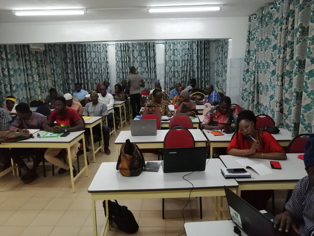 ConvergenceFASO's tweet photo. Atelier sur les droits des paysans dans le #droit_communautaire (#CEDEAO et #UEMOA) et dans la législation nationale organisé par #FIAN_Burkina_Faso. https://t.co/8ekLnkCl4X