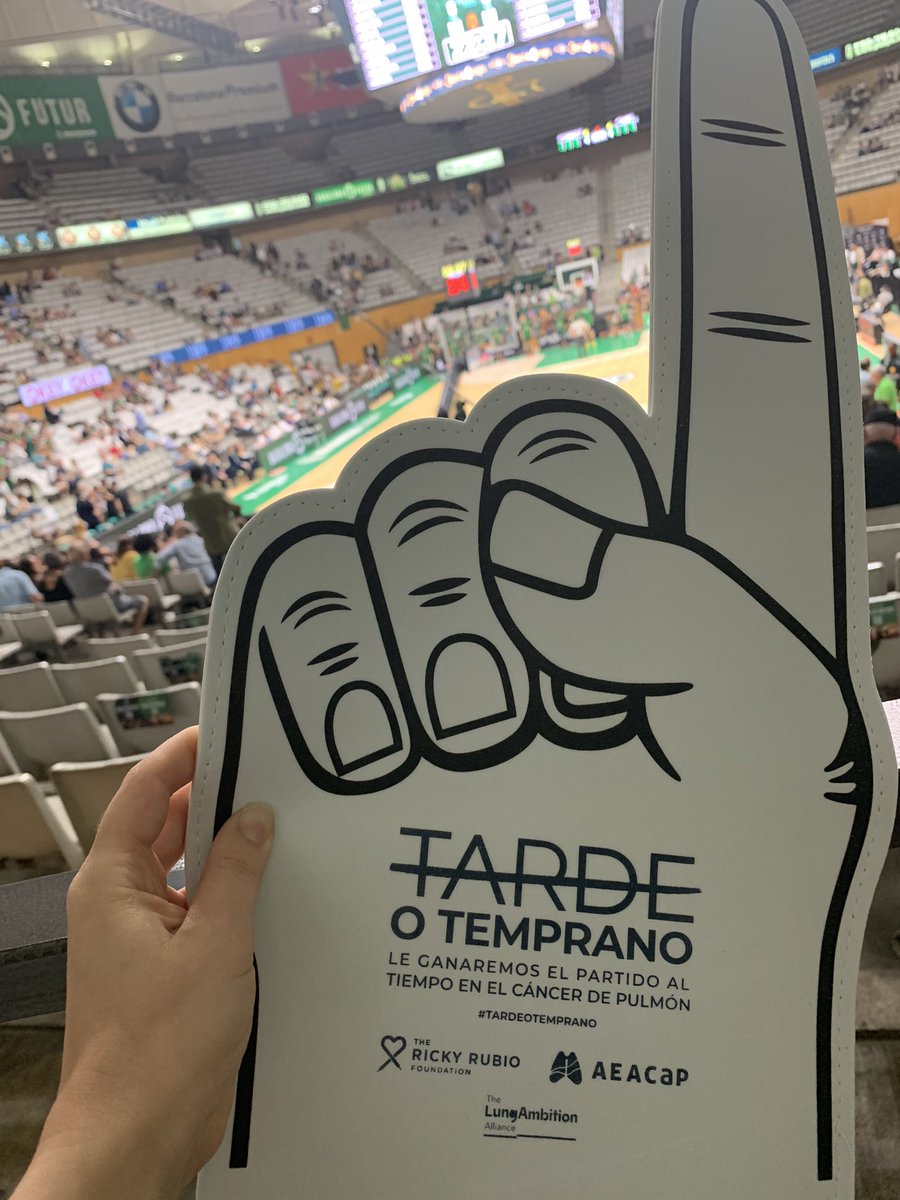Jen_g_84's tweet photo. De nou a la #penya amb la iniciativa de la #rickyrubiofundation #tardeotemprano. Força Penya!! https://t.co/BNFIlfLoaR
