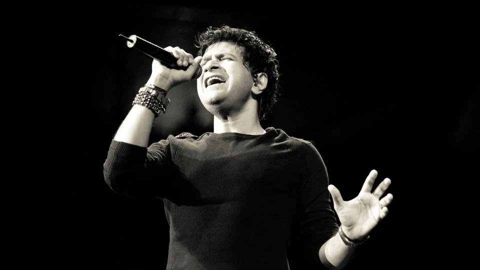 BengalNewz's tweet image. #Breaking: Noted Indian singer #KrishnaKumarKunnath (53) or #KK died hours after a concert in #Kolkata. He reportedly fell down the stairs at Grand Hotel where he was staying after the #concert at Nazrul Mancha auditorium. Doctor at CMRI Hospital said the singer was brought dead.