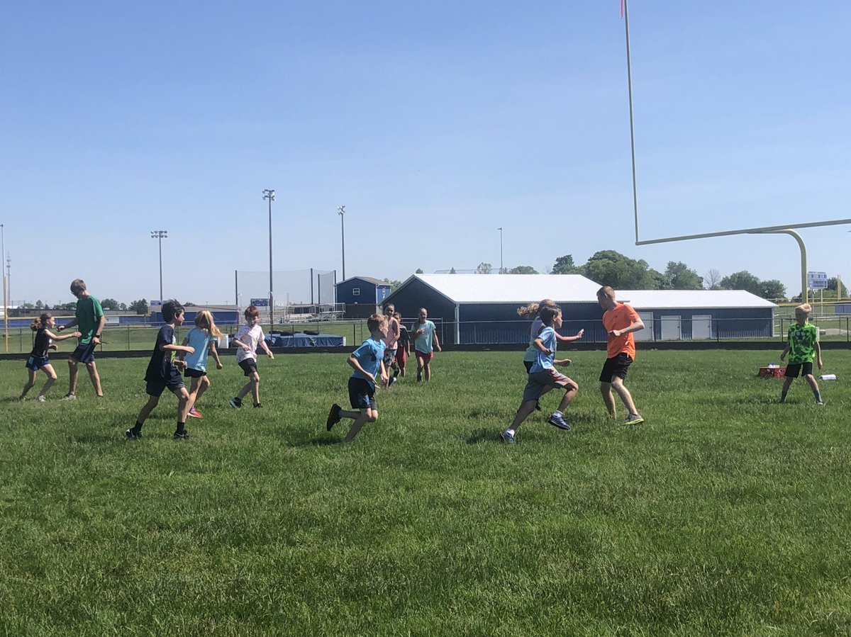 PirateJH_XC's tweet photo. The 2022 Decatur County Youth Running Club Clinic was back in action today with some laps around the track, games of tag & sponge ball relays๐๐ป๐โโ๏ธ#DCYRC #ItsFunToRun @GCHSPirates @GJHSPirate @812now https://t.co/O6UQKd337T