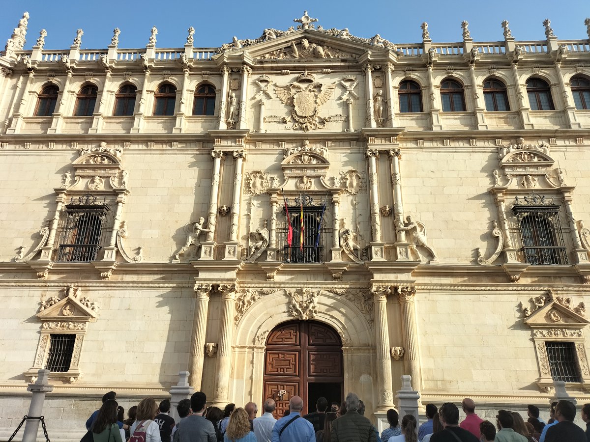 gomis_veronica's tweet photo. Os propongo rutas literarias que hice durante las vacaciones de semana santa. Otros puntos de interés literario en Alcalá de Henares: ciudad literaria, facultad de filología, iglesia de santa maría #INVTICUA22 https://t.co/FQnCHFxaRt