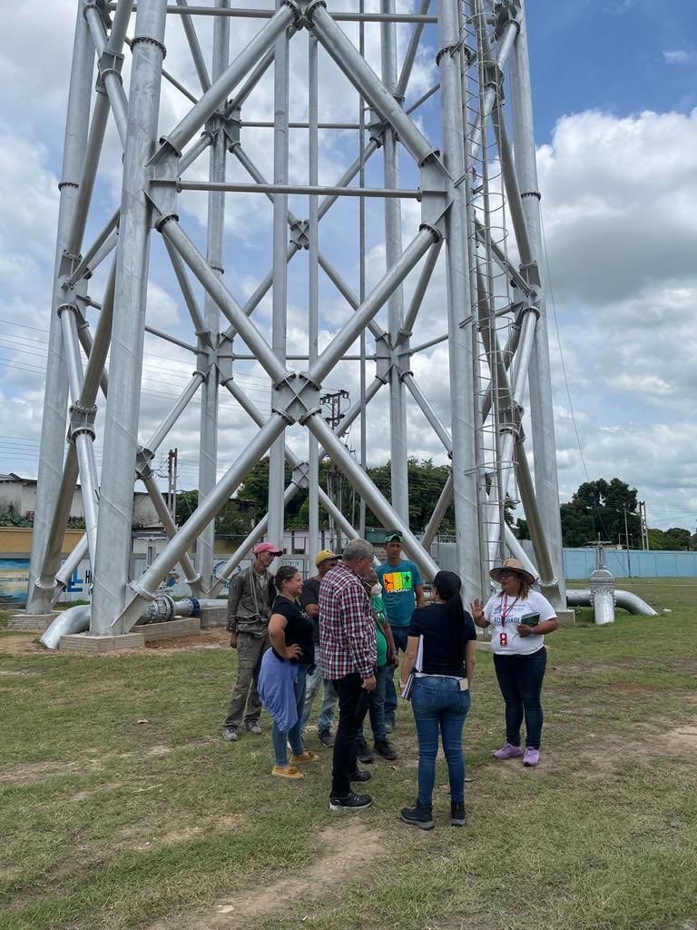 eduardopiate2's tweet photo. Hoy inspeccionamos los trabajos del tanque elevado del sector Barrio Obrero, San Fernando, que beneficiará a los habitantes de los barrios del sur de San Fernando de Apure. Ya estamos en pruebas de llenado y próximamente lo entregaremos en nombre de ⁦@NicolasMaduro⁩ https://t.co/u6YkR424g3