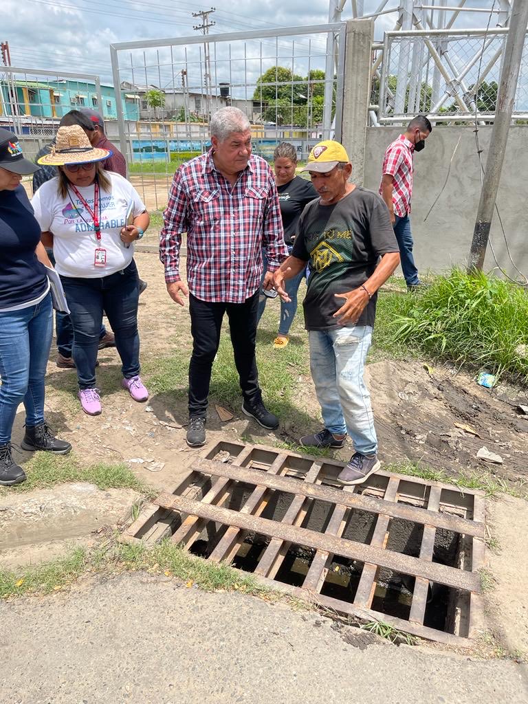 Hoy inspeccionamos los trabajos del tanque elevado del sector Barrio Obrero, San Fernando, que beneficiará a los habitantes de los barrios del sur de San Fernando de Apure. Ya estamos en pruebas de llenado y próximamente lo entregaremos en nombre de ⁦<a href="/NicolasMaduro/">Nicolás Maduro</a>⁩