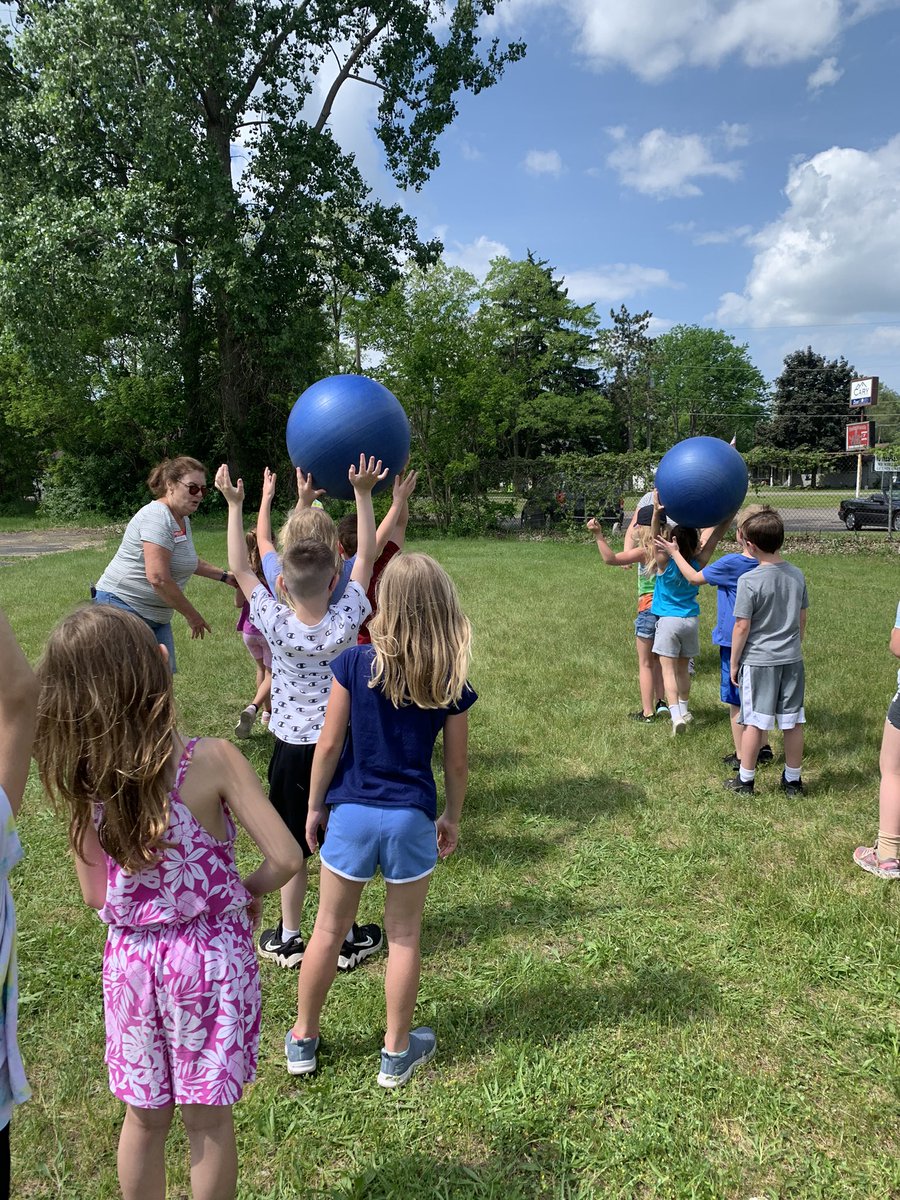 WeAreTheWeckies's tweet image. Thank you Dublin PTA, @DublinPE and @DanielleBigi for making Field Day possible this year!! Thank you parents for showing up to volunteer!! 💚💪🏼