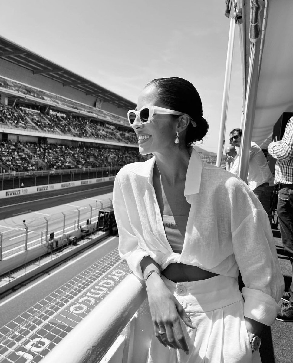 ⠀

                      raquel beatriz russell
                             spanish singer 
                 mateo's mum george's wife
                          carlos' little sister

 ⠀