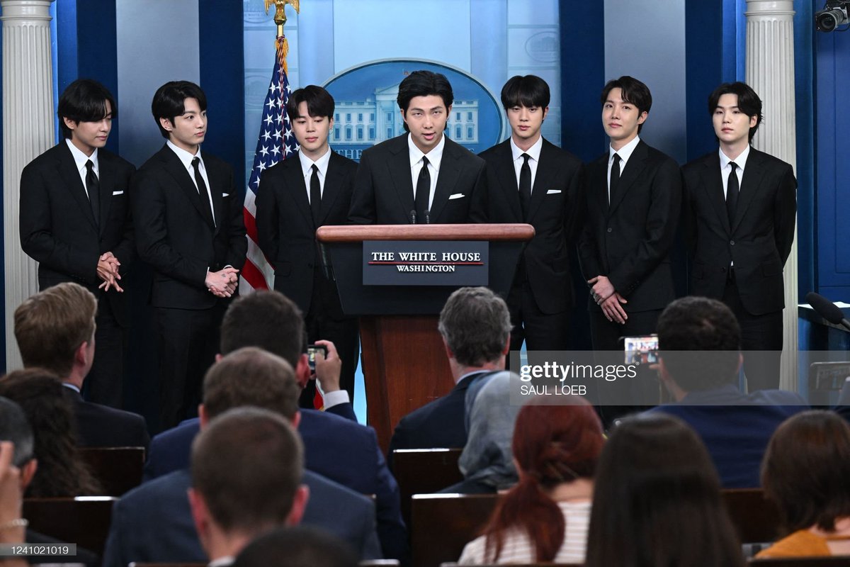 Kristine_jung18's tweet photo. SO PROUD OF YOU BTS !!!

#BTSatTheWhiteHouse
#BTS #방탄소년단 @BTS_twt https://t.co/gWB9INite2