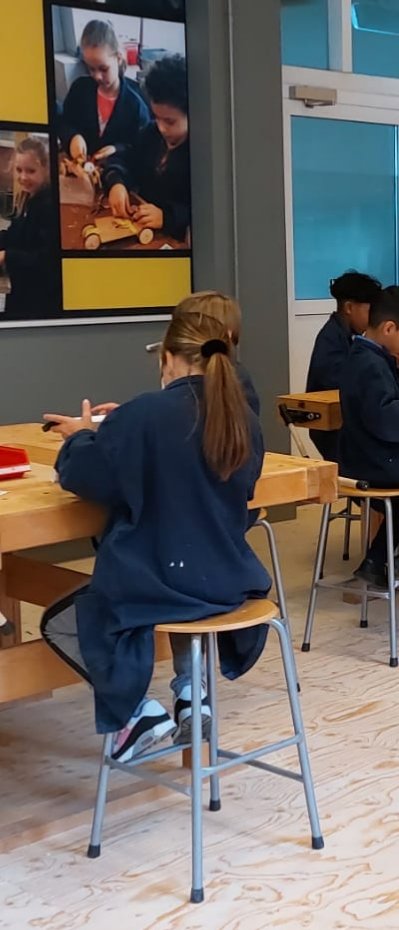 PrismaPurmerend's tweet photo. Vandaag had onze groep 4 een superleuke #techniek middag bij SG #deTriade te #Edam. Ze hebben genoten en kwamen met een mooi timmerwerkje terug naar #Purmerend! https://t.co/BRffhFYfyZ