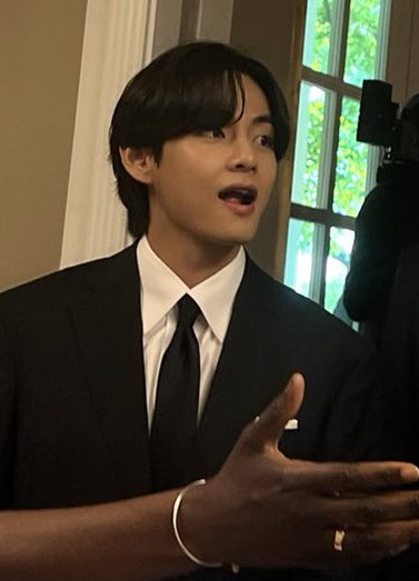 archivefortae's tweet photo. OH MY GOD TAEHYUNG https://t.co/VF0HZ0pBlJ