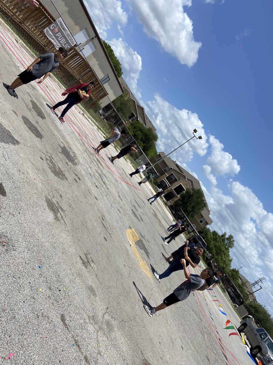 cmperez789's tweet photo. More field day activities! @MrsEscosClass @swcantu @ETWrennMS https://t.co/NfPtPC0M9G