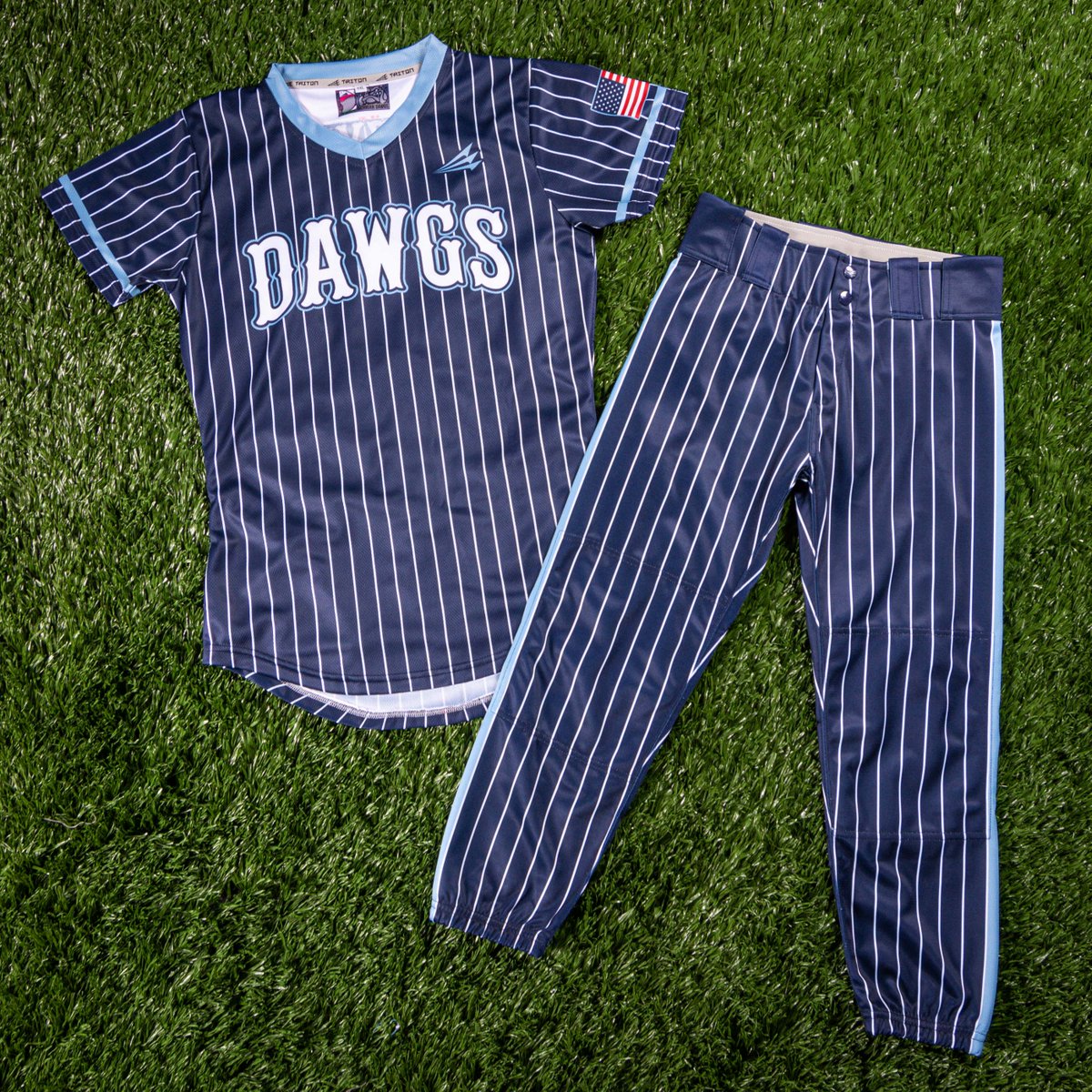 CustomSoftball's tweet photo. Need home or away unis? Why not both? #Triton Package Deals help you max your swag and save. Take a look here. https://t.co/Ds8Csns5Kg
👥 Michigan Dawgs Softball
👍 Package 12
#teamtriton #customsoftballjerseys #softballjerseys #softballuniforms https://t.co/Xt5dAyBgRK