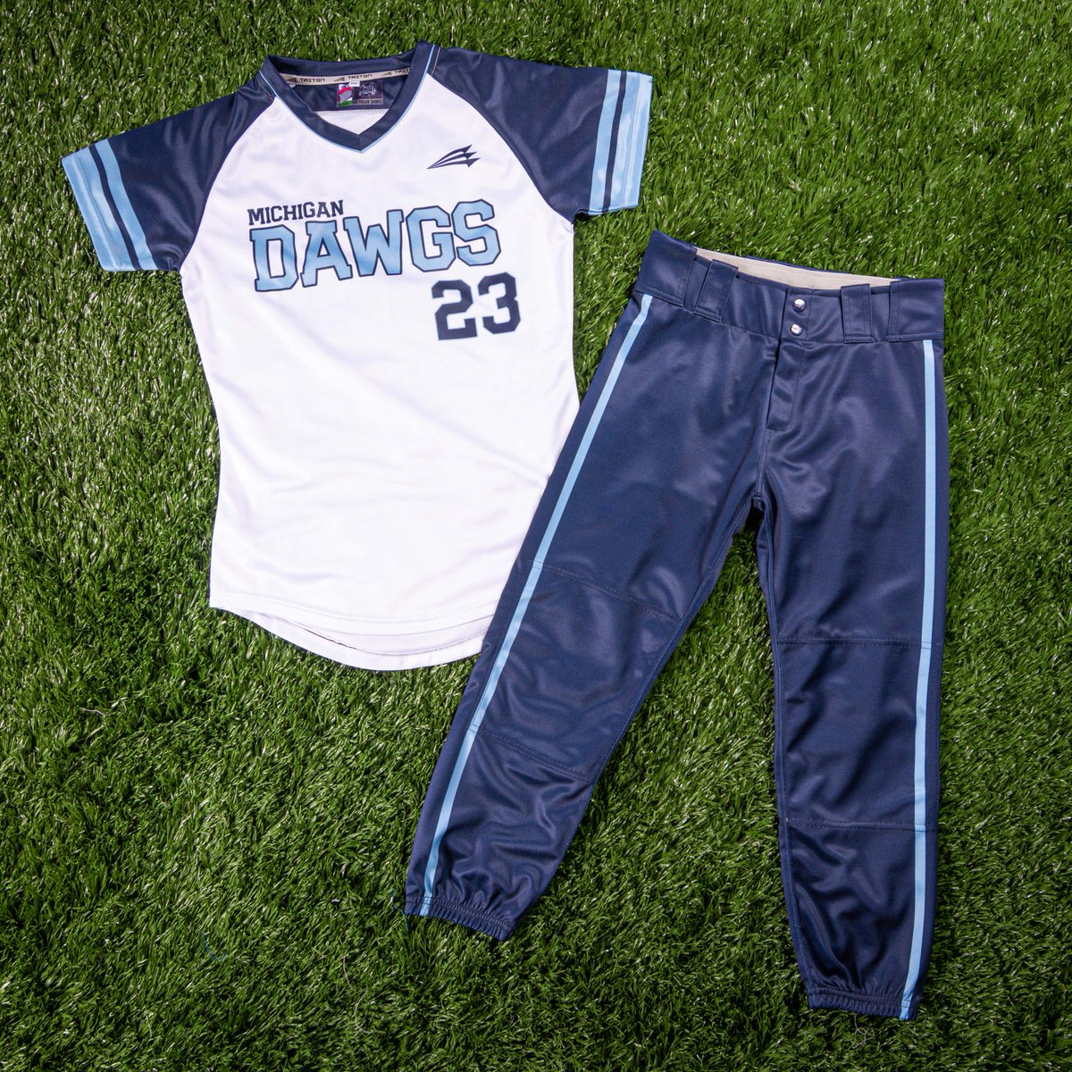 CustomSoftball's tweet photo. Need home or away unis? Why not both? #Triton Package Deals help you max your swag and save. Take a look here. https://t.co/Ds8Csns5Kg
👥 Michigan Dawgs Softball
👍 Package 12
#teamtriton #customsoftballjerseys #softballjerseys #softballuniforms https://t.co/Xt5dAyBgRK