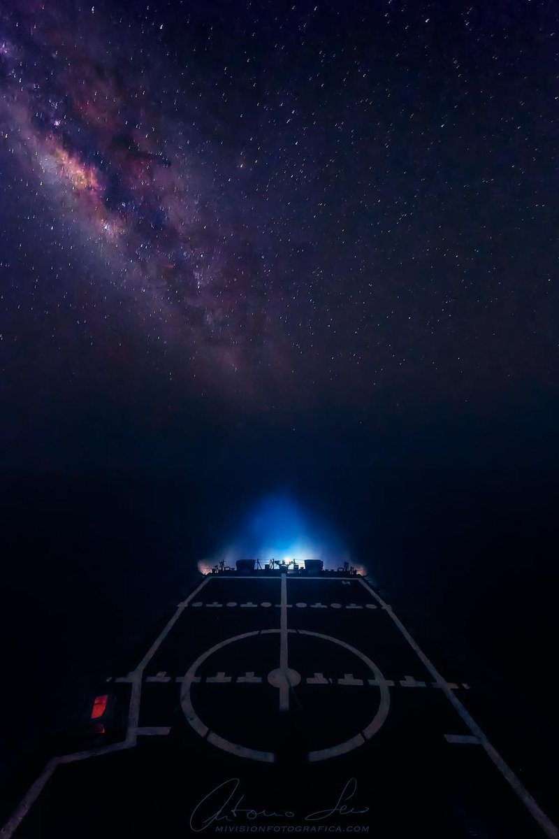 EMADmde's tweet photo. La fragata🇪🇸 #Canarias desplegada en la #OpAtalanta cumple hoy 21611 millas navegadas, equivalentes a realizar una vuelta al mundo🌍.Esto demuestra el compromiso por mantener la estabilidad y #SeguridadMarítima🛡️ en aguas de Somalia.
@EUNAVFOR @Armada_esp #MOPS 📸Cbo 1º Seco https://t.co/SCJ584f2mH