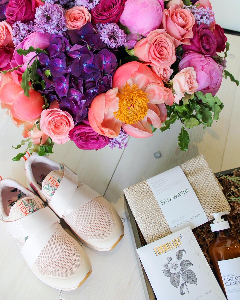 tiemathletic's tweet photo. πΈ IG GIVEAWAYπΈ It's your time to bloom! Head to our Instagram to check out this flower powered giveaway with Winston Flowers. #TIEMAthletic #InspiringMotion https://t.co/itZq5SWzRr