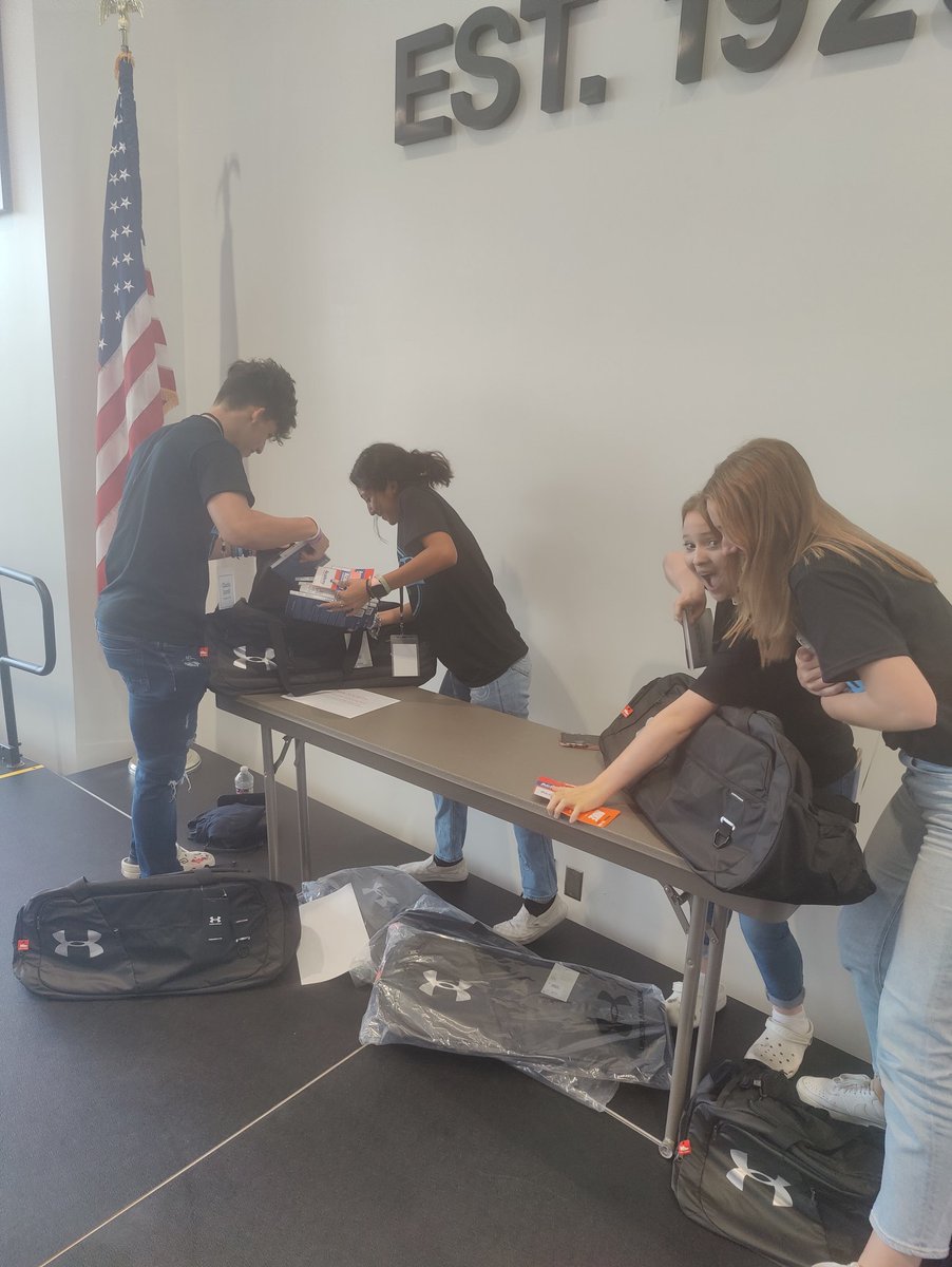 At I'm Feeling Table 22 - If you see it you can achieve it. Reaching for the 💫🌟🌟🌟!!!
#leadaisd
@MackeySpeaks 
<a href="/alvinisdath/">Alvin ISD Athletics</a>