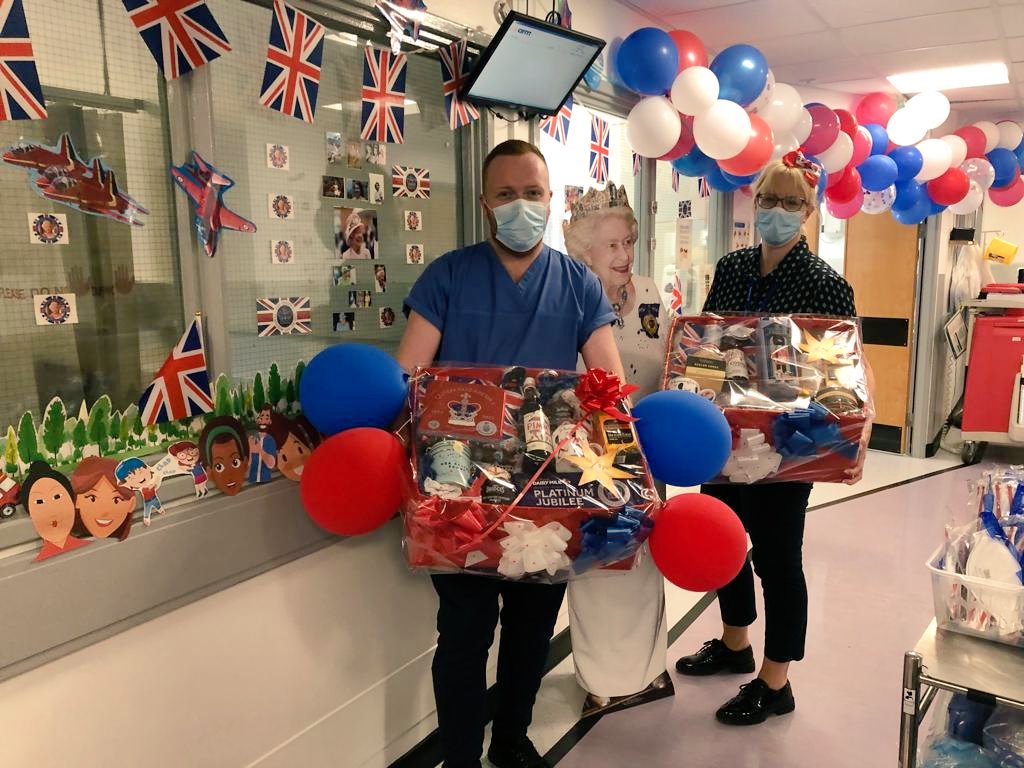Swinley Ward is Jubilee Ready! Amazing work from an amazing team ❤💙 #TeamSwinley @wwl_staffeng <a href="/RuthFearnyough/">Ruth Fearnyough</a> @cmjgregory