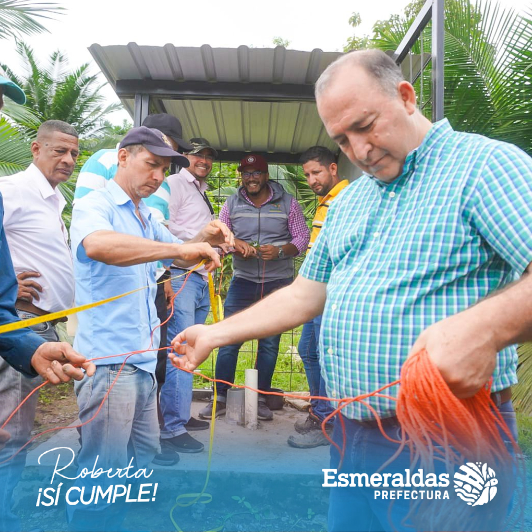 PrefecturaESM's tweet photo. El viceprefecto, Diego Zambrano Loor junto a técnicos de Fiscalización y Cuencas, Riego y Drenaje del Gobierno Provincial constataron la construcción de un nuevo sistema de riesgo en la comunidad San Antonio en la parroquia #Malimpia del cantón #Quinindé. 

#TúYaLaConoces https://t.co/x3M1q68VoV