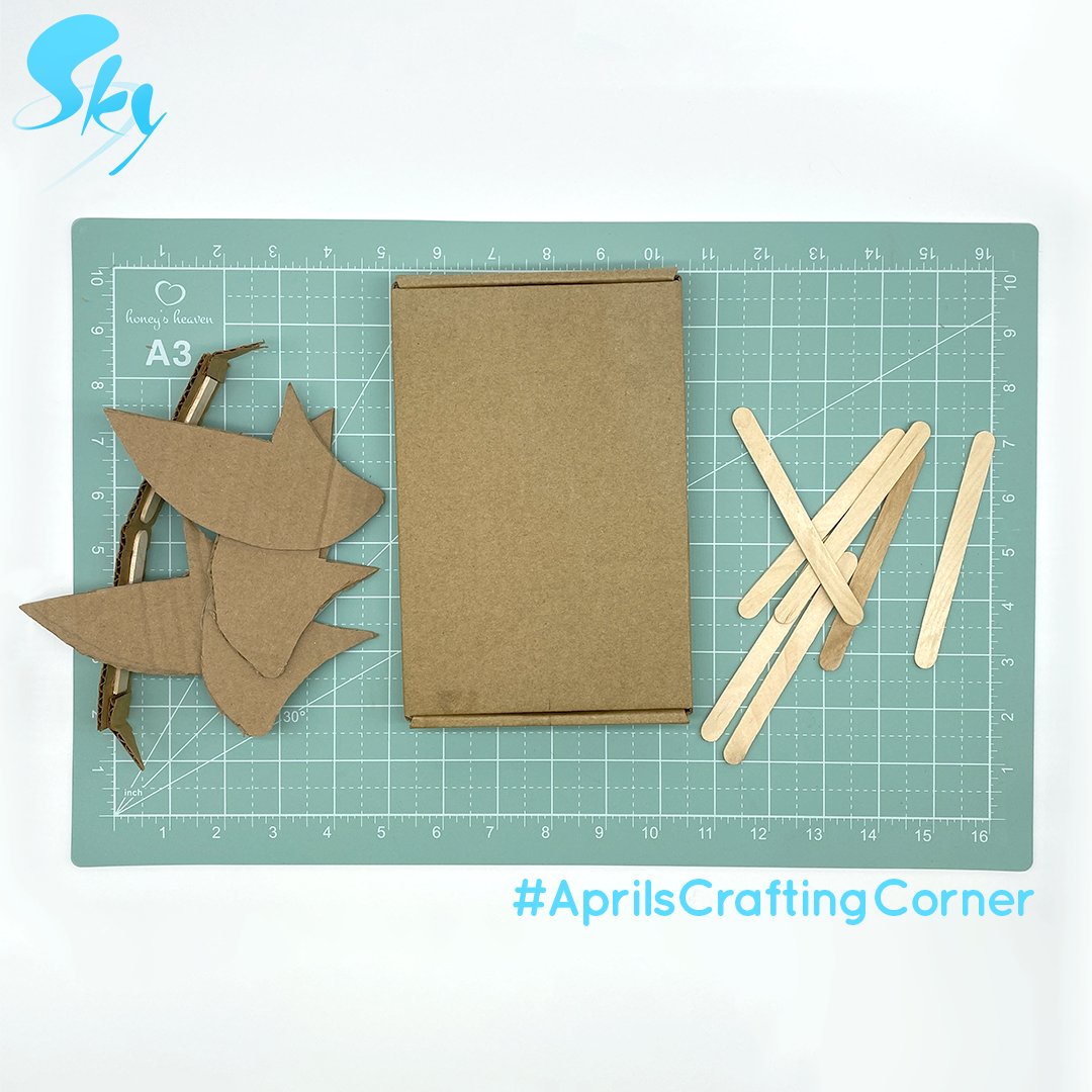 thatskygame's tweet photo. Harmony Hall brings the best musician out of you!

To honor so much community excitement, #AprilsCraftingCorner has prepared…

Drums roll 🥁
Play the horns 🎺

A real-life Sky’s Kalimba!

Check out how day-to-day materials have turned into a beloved #thatskygame instrument. https://t.co/572e0KdogK