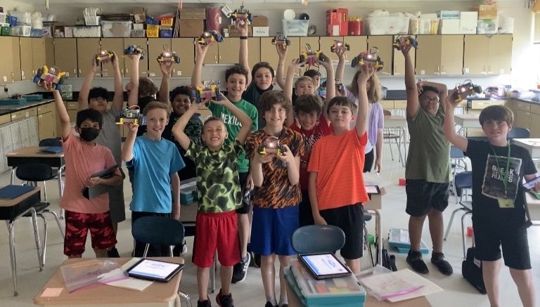 Awesome 5th grade robotics students!  Well done engineers! ⁦<a href="/SNIS_CT/">Sarah Noble School</a>⁩