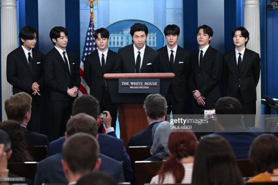 حققوا BTS اليوم كونهم ليسوا فقط موسيقيين بل سفراء ثقافيين و سفراء للشباب و كونهم الفرقه الاضخم و الاكبر و في العالم و الأكثر تأثيرًا بناحيه اجابيه على شباب العالم و انضموا القائمه أشخاص موسيقيين المعدودين استطاعوا ان يكونوا من المدعوين الى مكتب الرسمي الرئيس الأمريكي  🔥🔥🔥🤯🤯