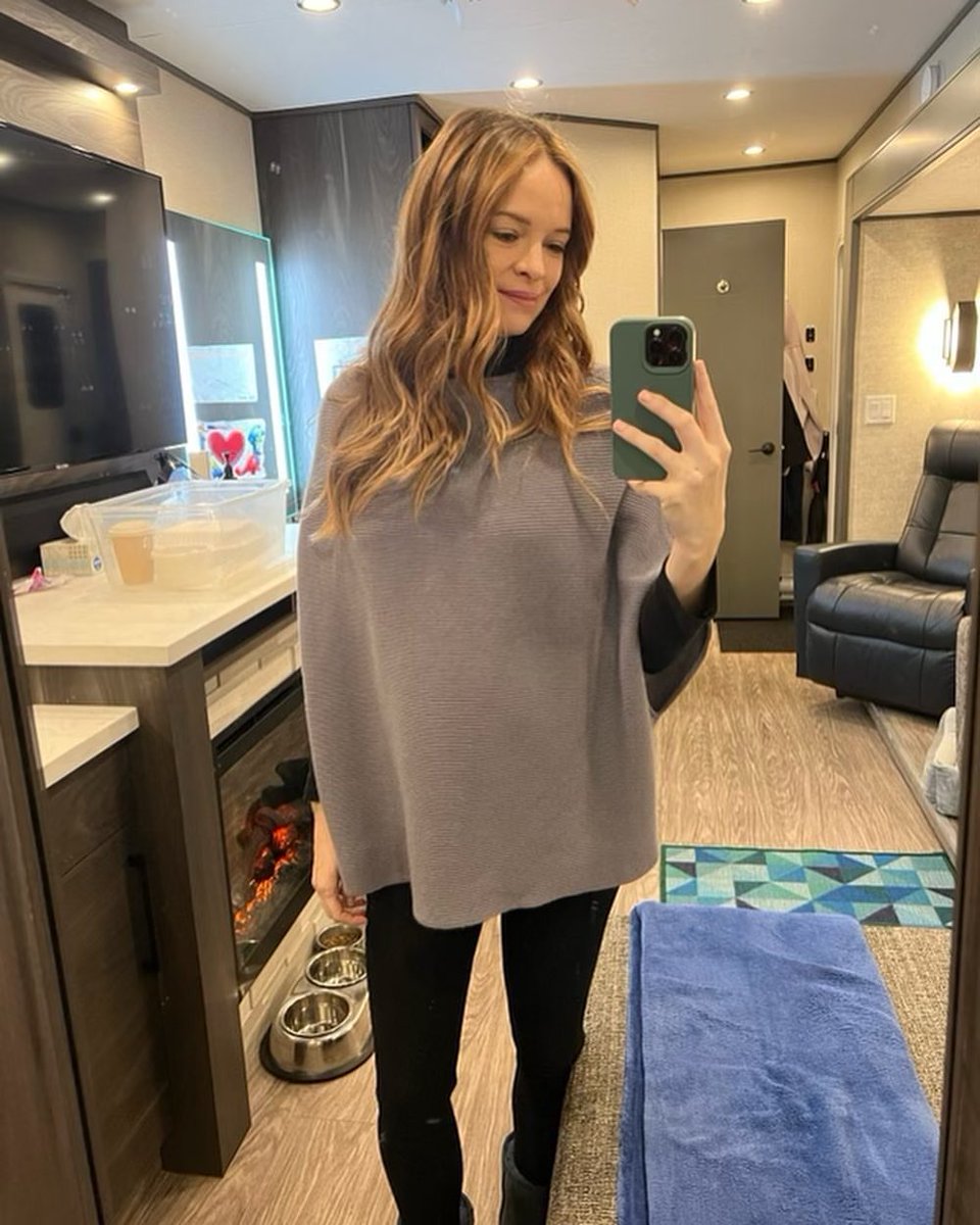 best of danielle panabaker (@bestofpanabaker) on Twitter photo 