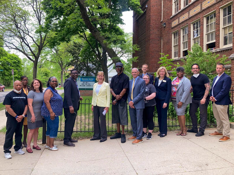 mupeacemaking's tweet photo. Thank you to @SenatorBaldwin @DrPosleyMPS @PresLovell and Dean Bostic for visiting the MPS Success Center today. This is a great example of @MarquetteU Center for Peacemaking and @MilwaukeeMPS collaborating to serve Milwaukee students and families! https://t.co/ejmSOxgqQs